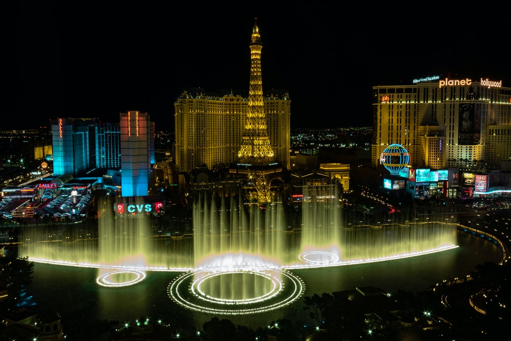 The fountain at the Bellagio with the backdrop of the Las Vegas Strip 
